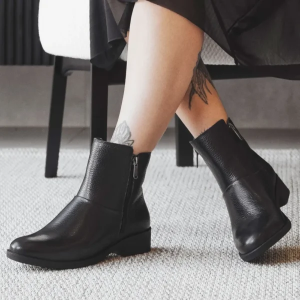 Cód. 245 - Bota Feminina Cano Curto Thayla Couro Legítimo Vittal
