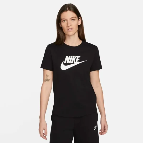 Cód. 108 - Camiseta Nike Sportswear Essentials Feminina