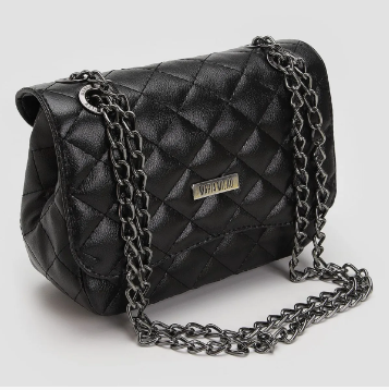Cód. 123 - Bolsa Feminina Pequena Ombro Lateral De Lado Com Corrente Transversal Matelassê Bordada Festa Maria Milão Cor Preta